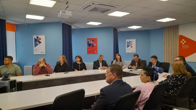 ВСТРЕЧА C ПРЕДПРИЯТИЯМИ БАЗОВЫХ НЕСЫРЬЕВЫХ ОТРАСЛЕЙ ЭКОНОМИКИ  В РАМКАХ ПРОЕКТА «ПРОИЗВОДИТЕЛЬНОСТЬ ТРУДА» ВСТРЕЧА C ПРЕДПРИЯТИЯМИ БАЗОВЫХ НЕСЫРЬЕВЫХ ОТРАСЛЕЙ ЭКОНОМИКИ  В РАМКАХ ПРОЕКТА «ПРОИЗВОДИТЕЛЬНОСТЬ ТРУДА»