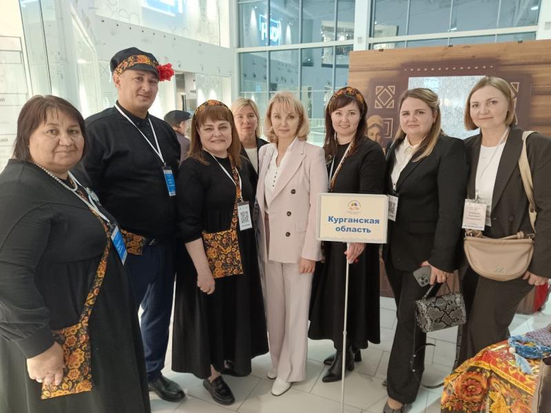КУРГАНСКАЯ ОБЛАСТЬ  ПРЕДСТАВИЛА ПРОДУКЦИЮ «СЕМЕЙНЫХ МАСТЕРСКИХ» НА ВЫСТАВКЕ-ЯРМАРКЕ СУВЕНИРОВ РЕГИОНАЛЬНЫХ ДЕЛЕГАЦИЙ, ИЗГОТОВЛЕННЫХ ДЕТЬМИ, В РАМКАХ XVI ВСЕРОССИЙСКОГО ФОРУМА «ВМЕСТЕ РАДИ ДЕТЕЙ! БЫТЬ РЯДОМ». КУРГАНСКАЯ ОБЛАСТЬ  ПРЕДСТАВИЛА ПРОДУКЦИЮ «СЕМЕЙНЫХ МАСТЕРСКИХ» НА ВЫСТАВКЕ-ЯРМАРКЕ СУВЕНИРОВ РЕГИОНАЛЬНЫХ ДЕЛЕГАЦИЙ, ИЗГОТОВЛЕННЫХ ДЕТЬМИ, В РАМКАХ XVI ВСЕРОССИЙСКОГО ФОРУМА «ВМЕСТЕ РАДИ ДЕТЕЙ! БЫТЬ РЯДОМ».