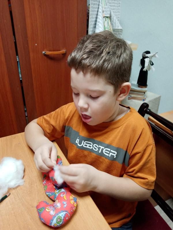 ВОСПИТАННИКИ ЦЕНТРА ПОМОЩИ ДЕТЯМ №1 ПОДАРИЛИ ВОЛОНТЁРАМ ПОДАРКИ В ВИДЕ СИМВОЛОВ НАСТУПАЮЩЕГО 2026 ГОДА.