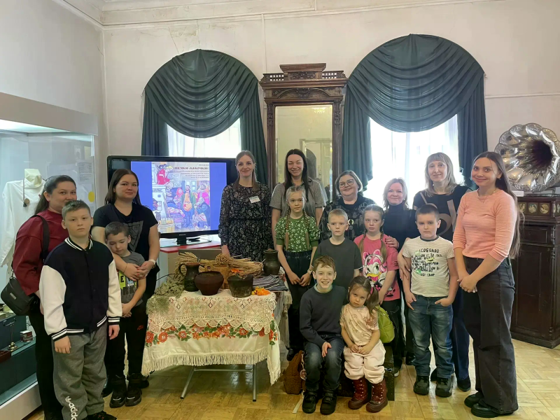 ДЕТИ ЧЛЕНОВ ПЕРВИЧНОЙ ПРОФСОЮЗНОЙ ОРГАНИЗАЦИИ ДЕПАРТАМЕНТА СОЦИАЛЬНОЙ ПОЛИТИКИ КУРГАНСКОЙ ОБЛАСТИ ПОГРУЗИЛИСЬ В ИСТОРИЮ И КУЛЬТУРУ СВОЕГО РЕГИОНА, ПОСЕТИВ МУЗЕЙ ИСТОРИИ ГОРОДА КУРГАНА